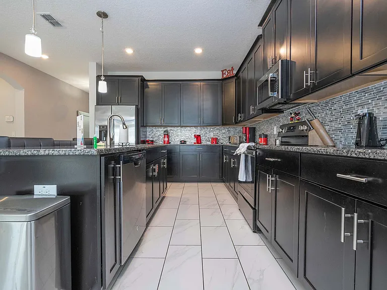 Kings Castle Cir — Photo 13
