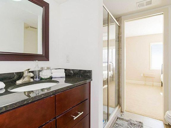 4th image of 4700 Roanoke Pkwy #401