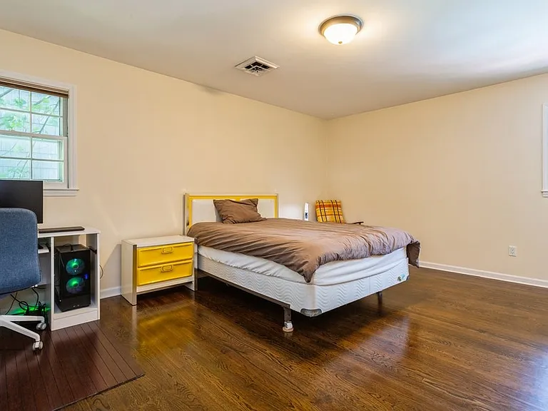 437 Summit St — Photo 16