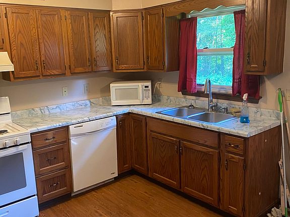 2nd image of 110 Patti Ln
