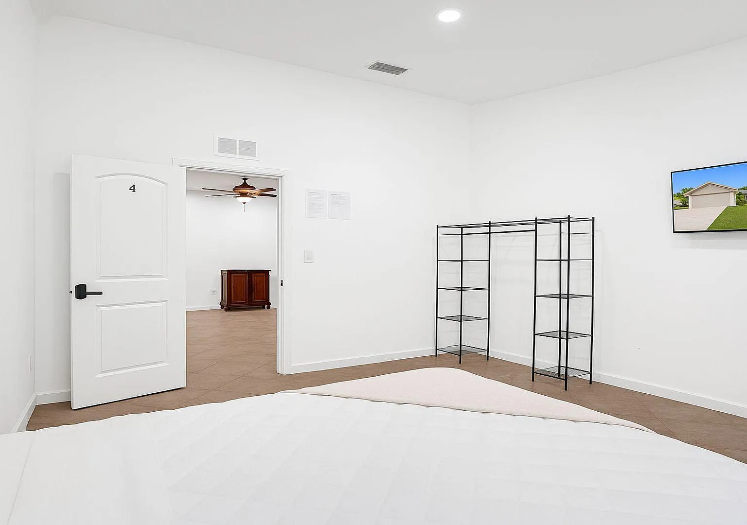 4 bed, 2.0 bath, 2250 sqft, $949 — Photo 4