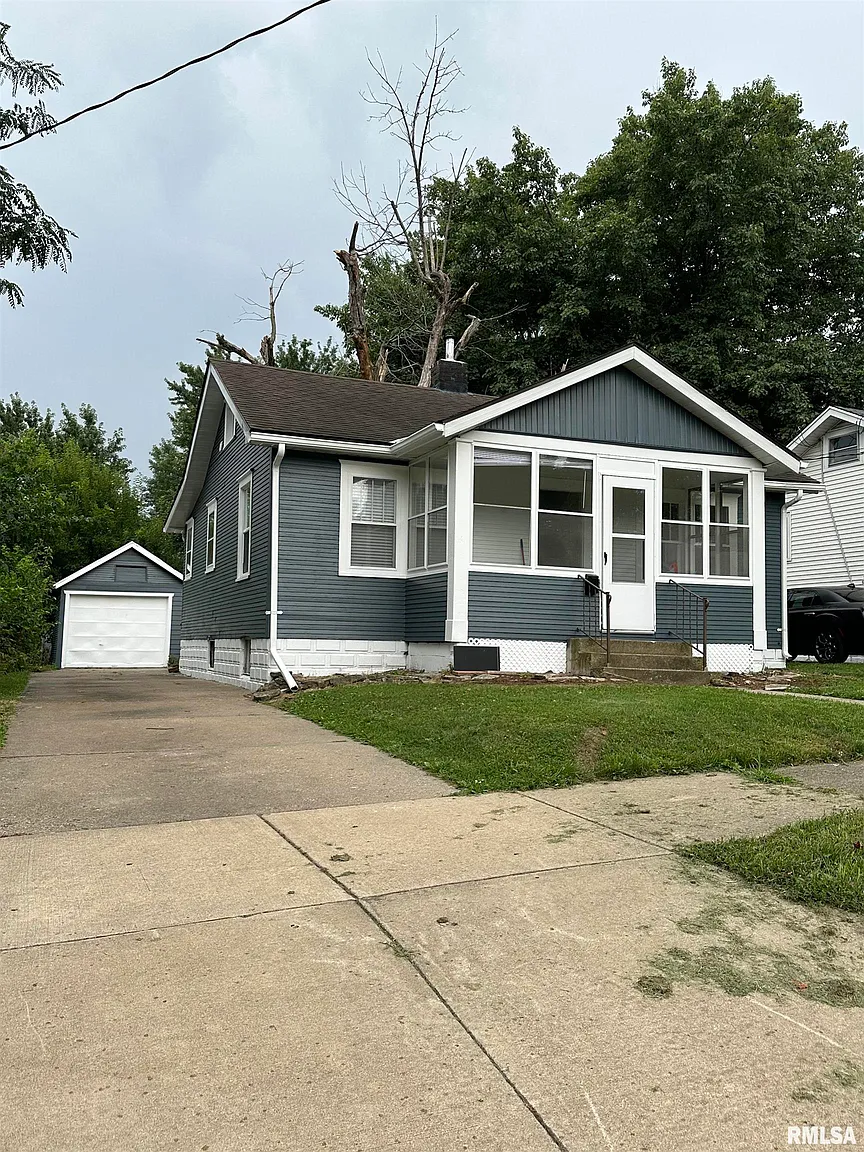 1120 W Hanssler Pl photo 1
