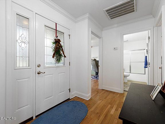 3rd image of 186 Country Way Rd