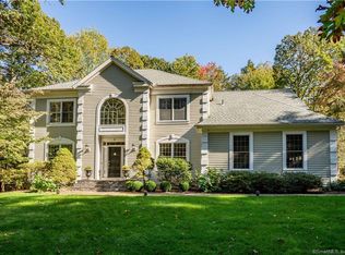 4 Tallwood Ln, Weatogue, CT 06089