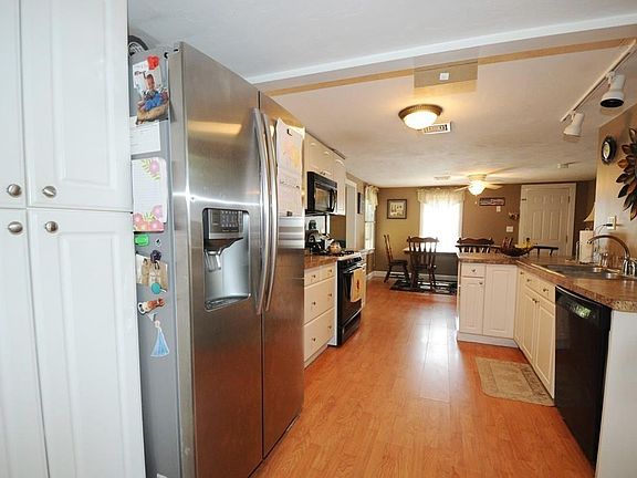 5th image of 85 Annawon Dr