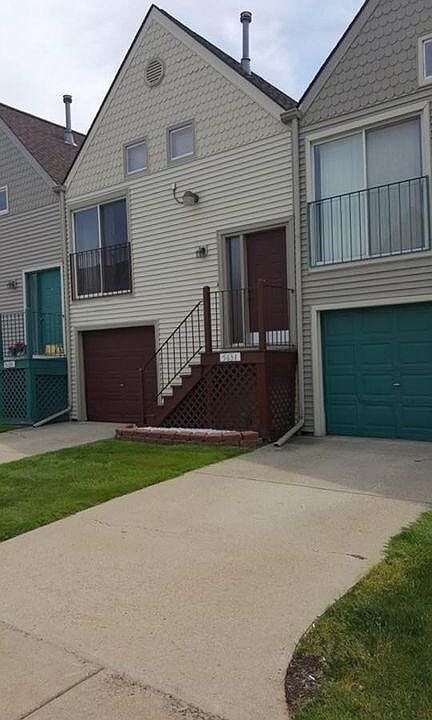 1st image of 5695 Fox Hill Dr #11