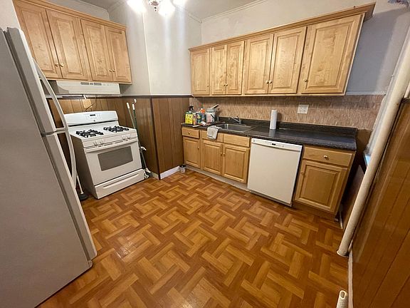 5th image of 95 E 236th St #1A