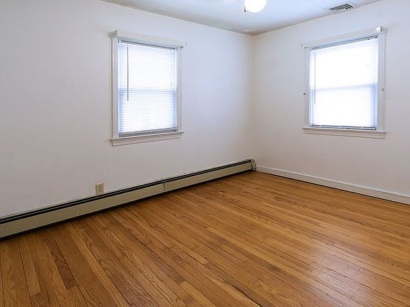 5th image of 216 New Dover Rd