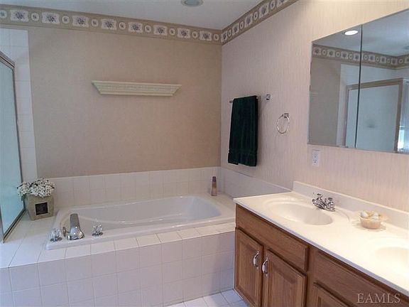 2nd image of 404 Heritage Hls #A