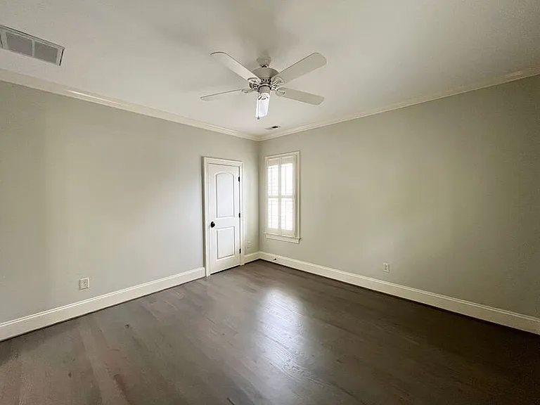 535 Guilford Cir — Photo 23