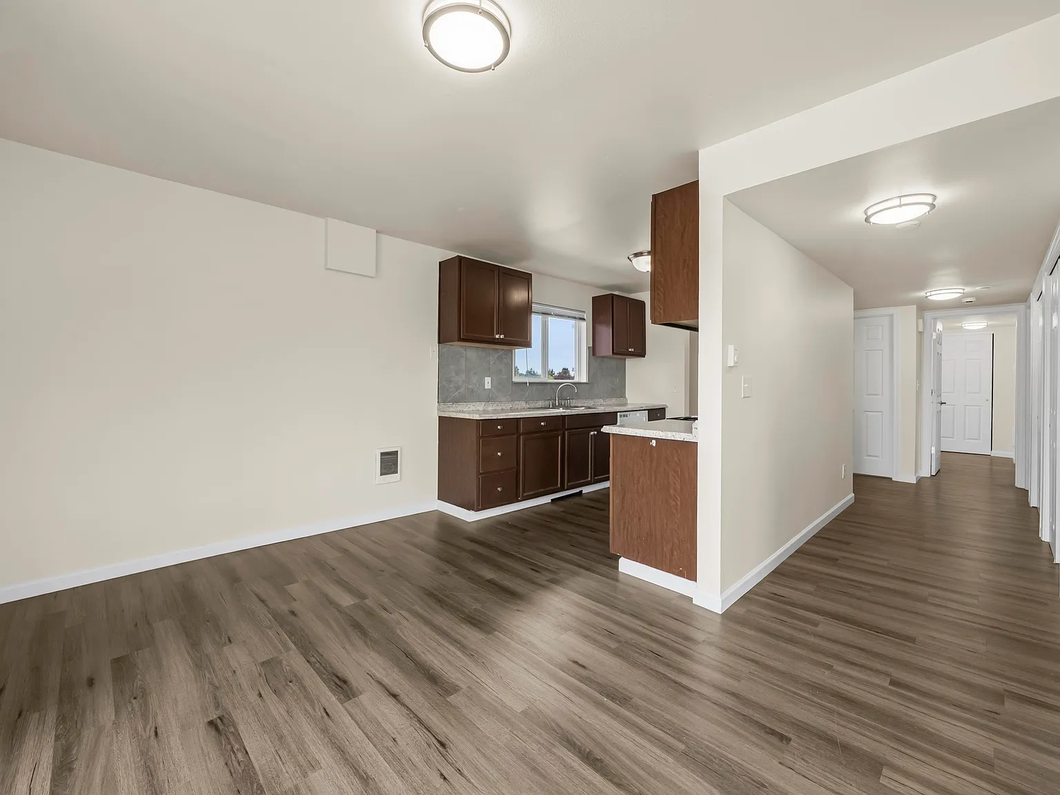 2 bed, 1300 sqft, $1,800 — Photo 3