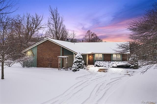 1st image of 5823 Shillingham Dr