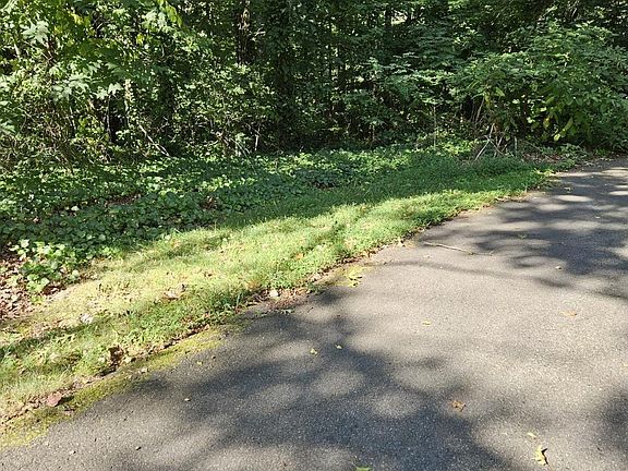 3rd image of 135 Caldonia Dr