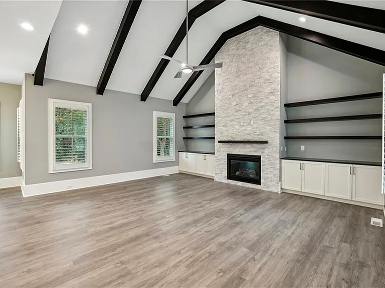 3750 Robinson Rd NE — Photo 15