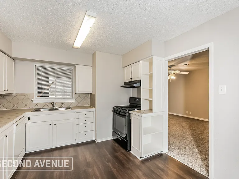 3412 Beth Dr — Photo 3