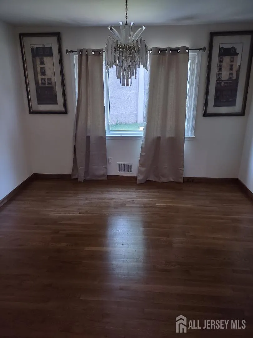 4 bed, 1.5 bath, 1551 sqft, $3,600 — Photo 3