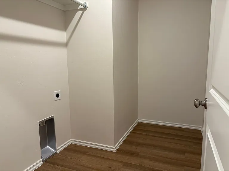 819 S Wilson Ave — Photo 12