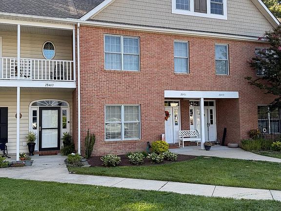 3rd image of 28461 Pinehurst Cir