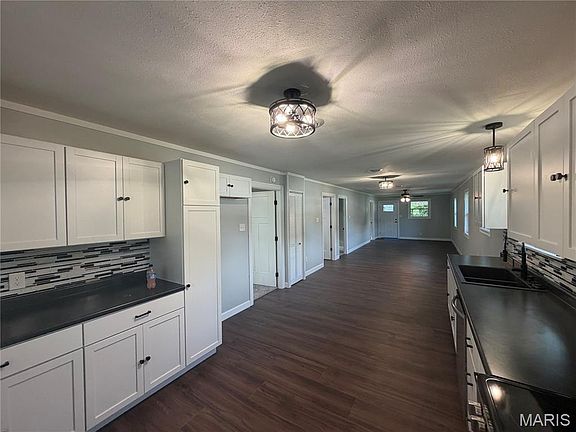 5th image of 1404 E Ridge Rd