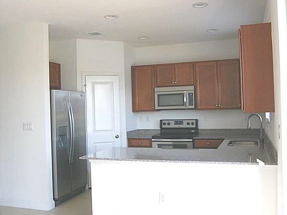 4th image of 383 NE 194th Ln