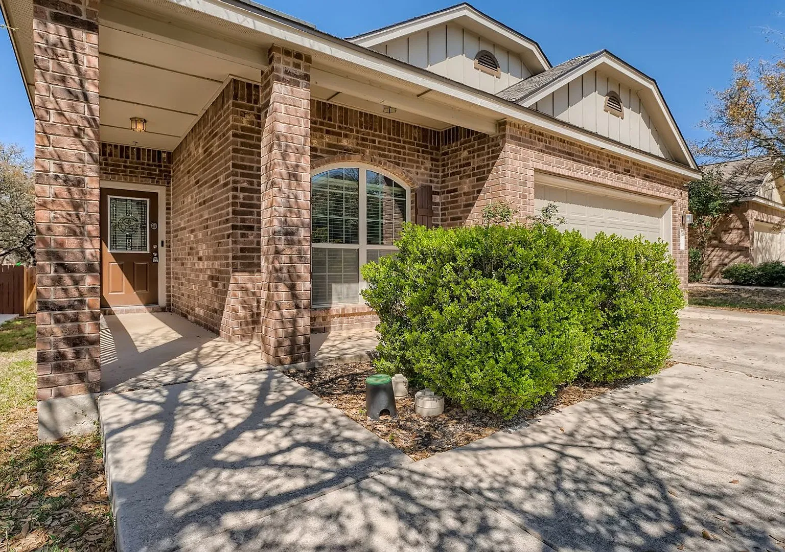 Single-Story Home In Weston Oaks — Photo 3