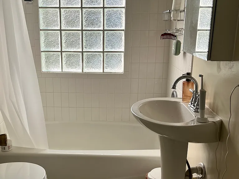 23 Majestic Ave — Photo 10