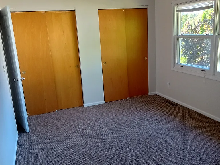 Master bedroom picture 3