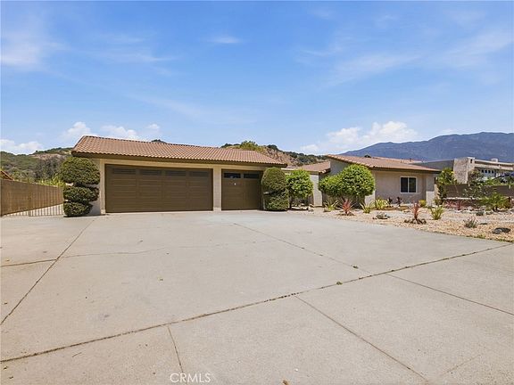 3rd image of 225 Armstrong Dr