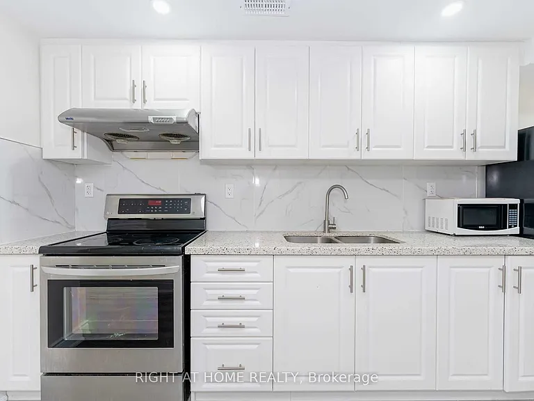 41 Dufay Rd — Photo 4