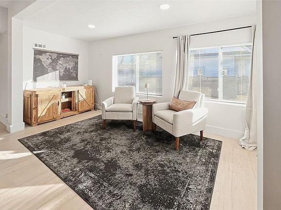 4th image of 810 State St