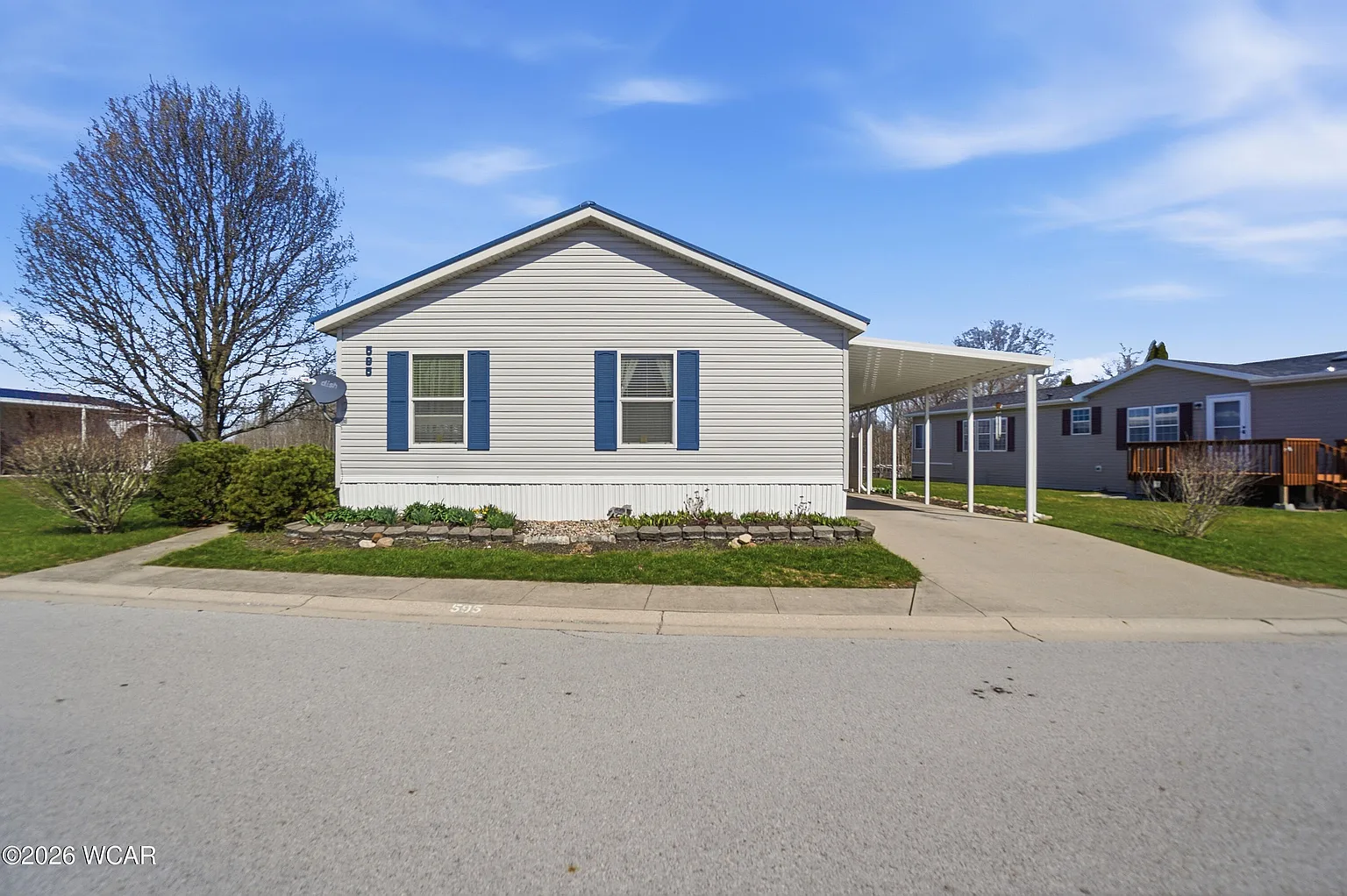 595 Lake Ridge Dr photo 1