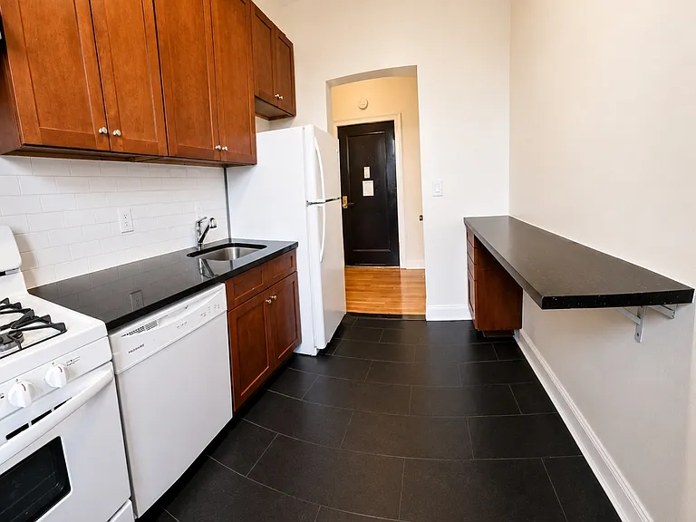 3401 Parsons Blvd #2B — Photo 4