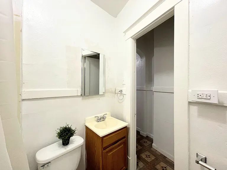 2749 Pestalozzi St #2E — Photo 7