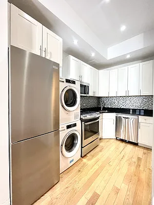 Rented by Coldwell Banker Warburg | media 8