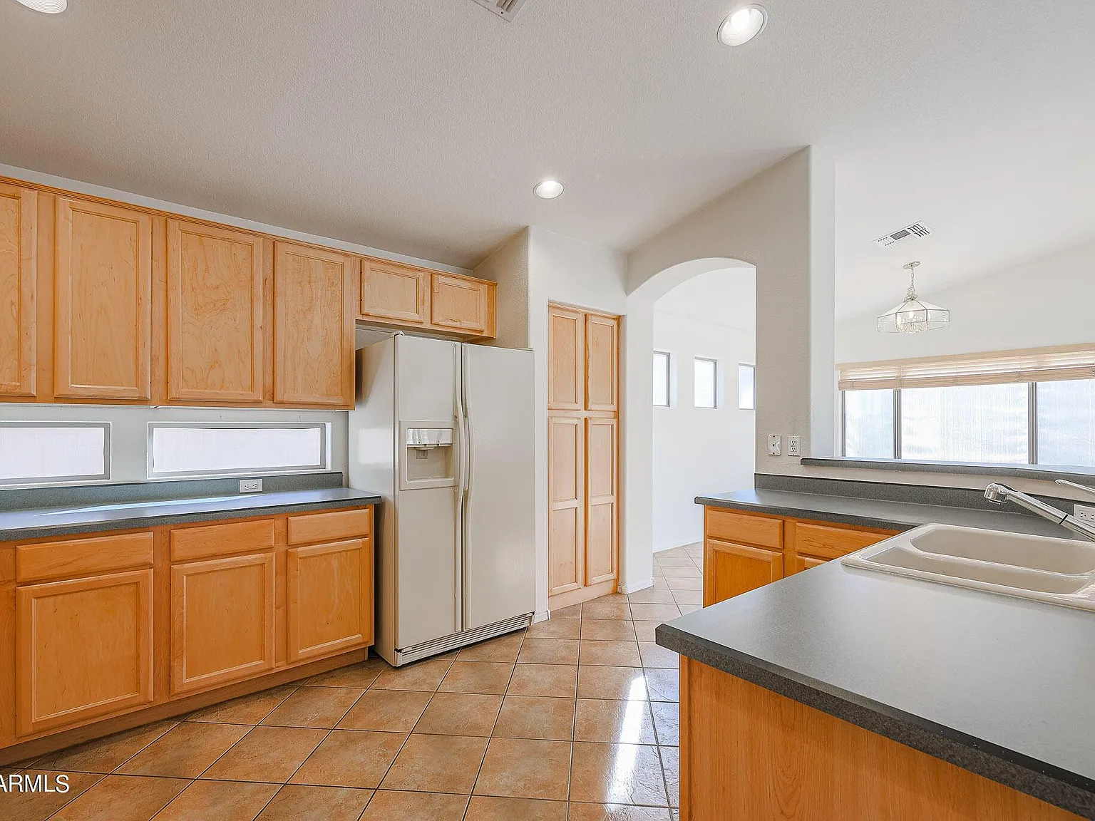3 bed, 2.0 bath, 1860 sqft, $2,400 — Photo 3