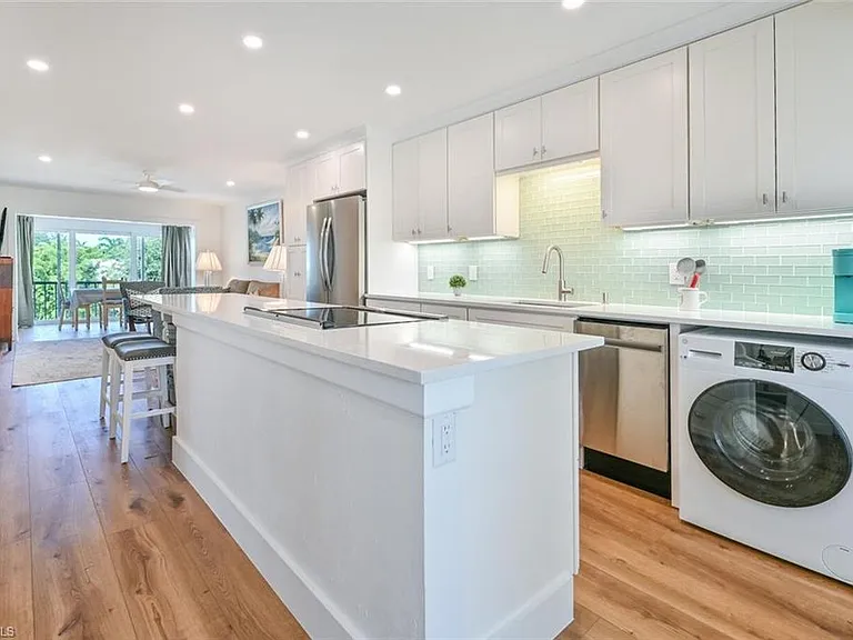 250 7th Ave S #301 — Photo 4