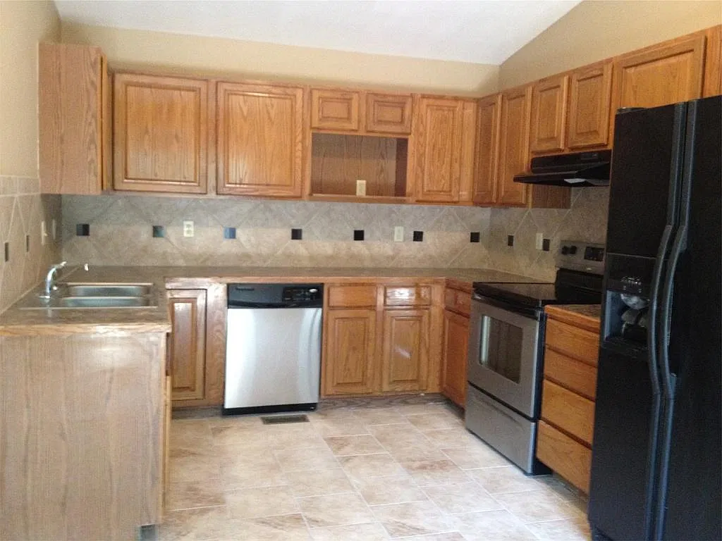 4 bed, 1800 sqft, $1,795 — Photo 4