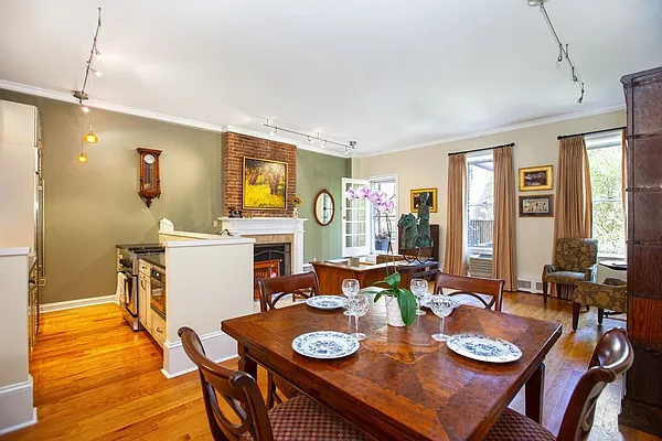 Sold by Bushburg | media 14