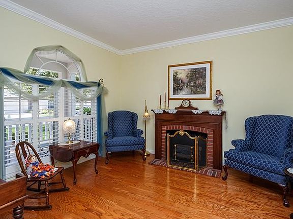 3rd image of 2132 Grafton Ave