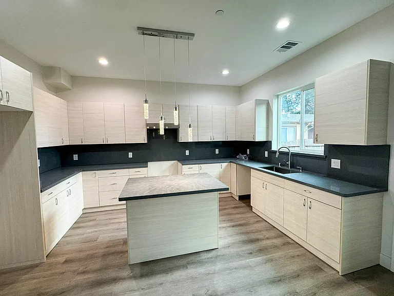 576 Marin Ave — Photo 8