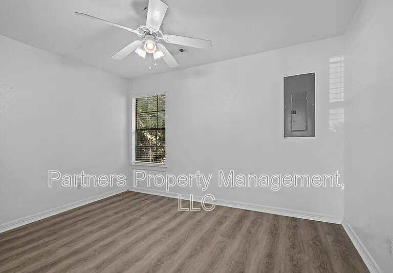 1174 W Hendrix St — Photo 14