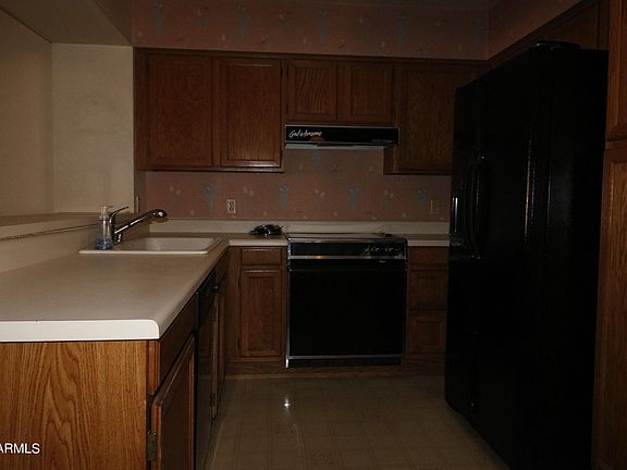 4th image of 945 N Pasadena St Unit 83