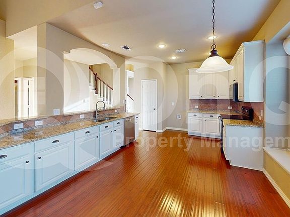 4th image of 1402 Peaceway Dr