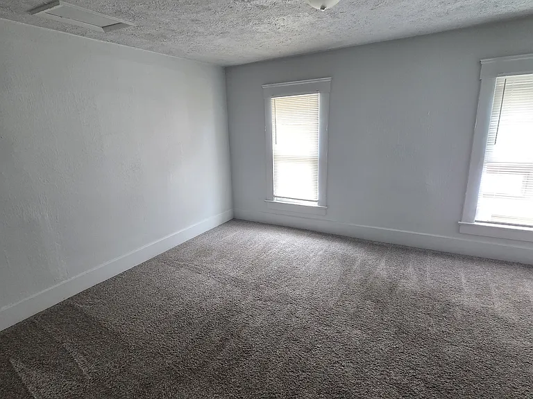 335 McKinley Ct — Photo 11