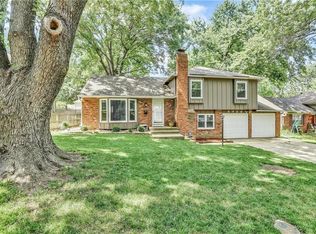 8906 W 97th St, Overland Park, KS 66212