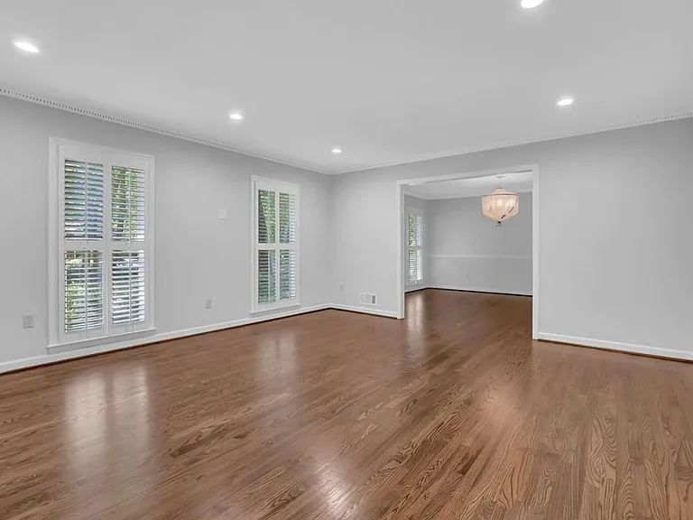 310 Clear Spring Ct — Photo 6
