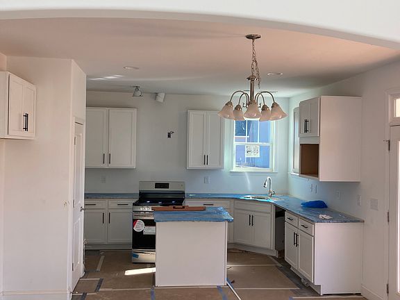 5th image of 552 Forden Dr