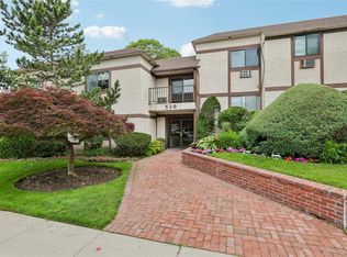 530 Hudson Ave, Cedarhurst, NY 11516