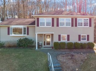 28 Joyce Dr, Succasunna, NJ 07876