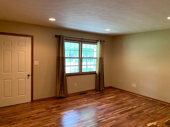 5th image of 19 Kenwick Cir